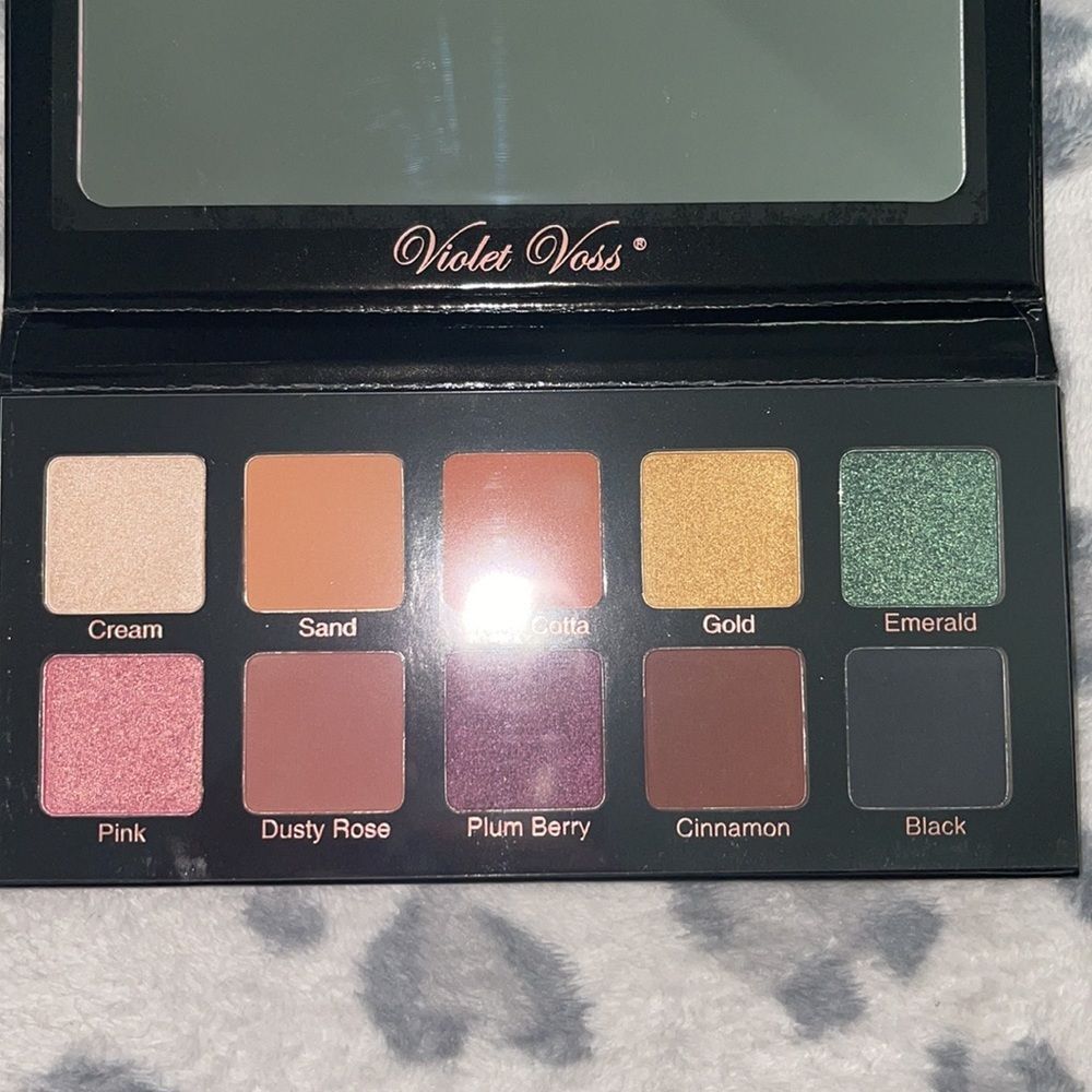 NEW Violet Voss Essentials Palette